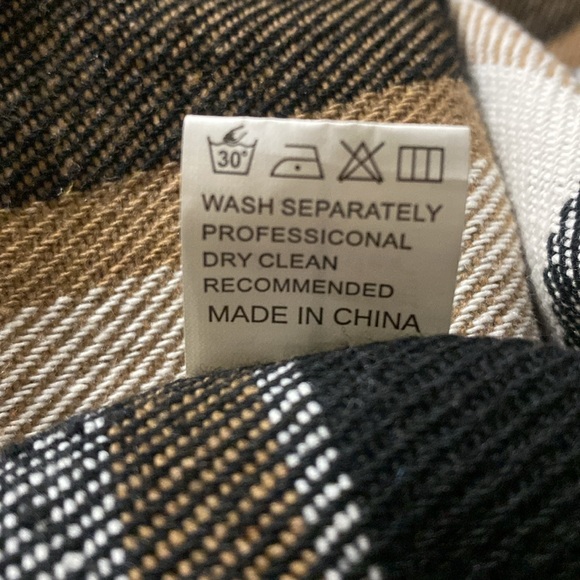 💛🤎GREAT CONDITION🤎💛 Shacket | Size: M | Knee Length | Plaid Multi - Picture 8 of 8